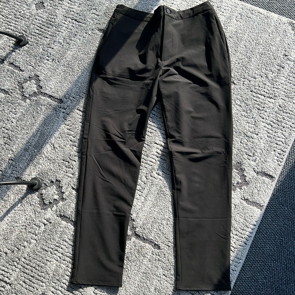 BananaRepublic Slim tapered-fit sweatpants 30x32 polyester/spandex; 4 pockets